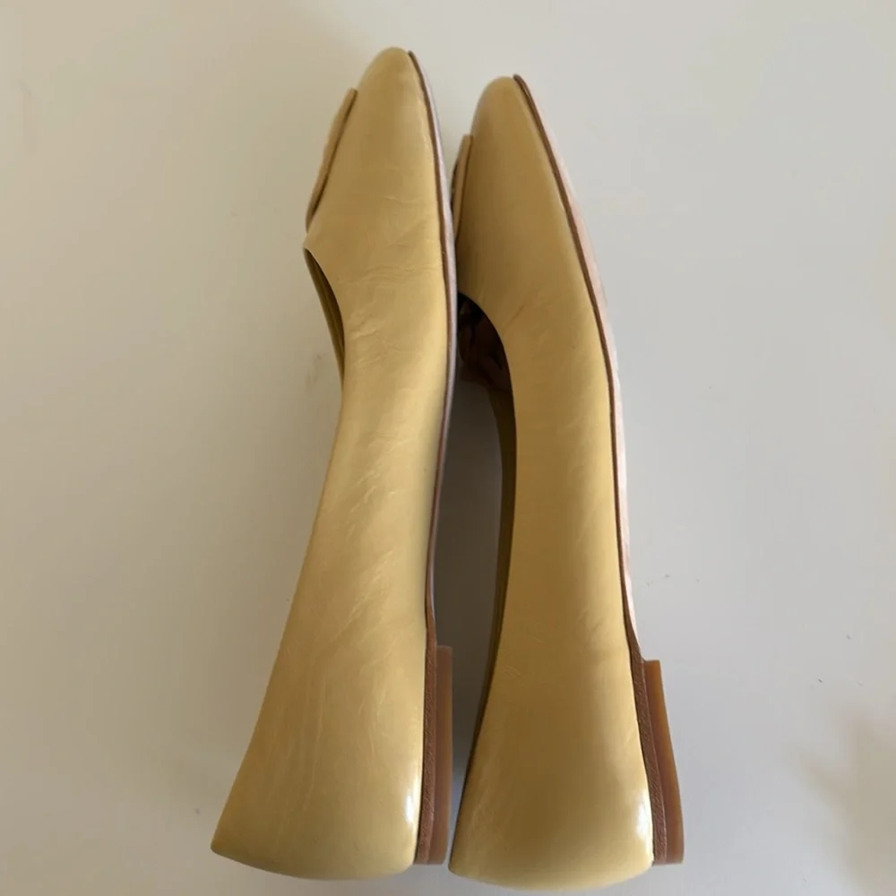 New Tory Burch Yellow Leather Ballet Flats with TB Logo. Size 7.5.